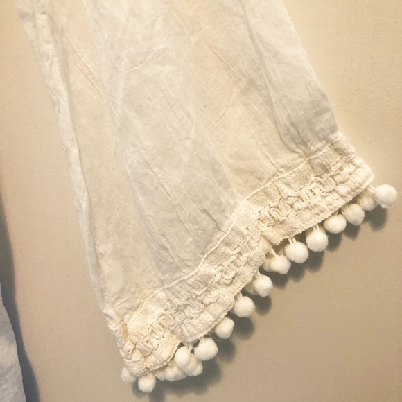 Lovely White Lacey Coverup Size: Large - Picture 2 of 8